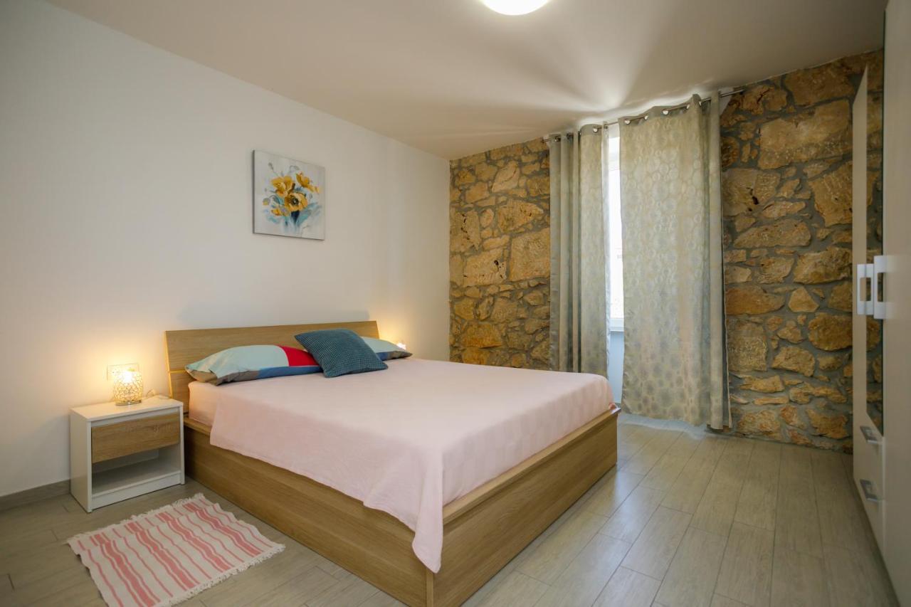Oliva Apartamento Vrbnik Exterior foto